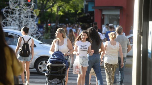 martes de mucho calor en la plata, en la previa de una nochebuena que llega con amenaza de lluvias