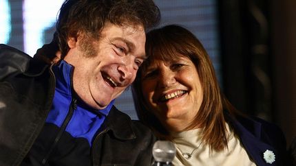 Milei respaldó a Bullrich: Los buenos son los de azul y los que rompen autos son los malos