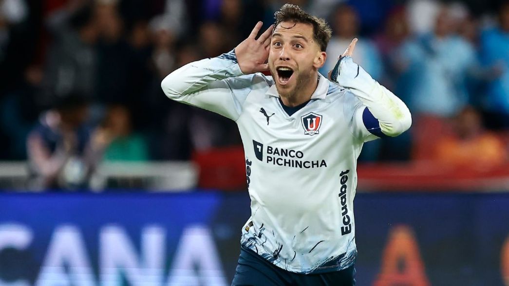 Estudiantes levantó el teléfono por el volante Ezequiel Piovi