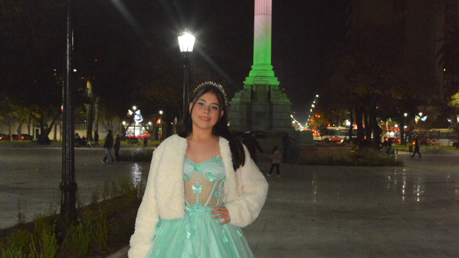 uma, la primera quinceanera en estrenar la renovada plaza italia con sus fotos de cumpleanos