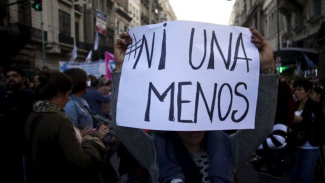 Entró por la fuerza al departamento de su expareja en La Plata, la golpeó y la encerró