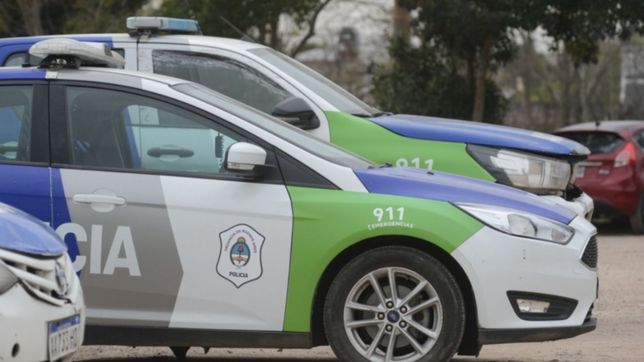 asaltaron a un matrimonio de jubilados en city bell: huyeron con dolares y hasta un auto