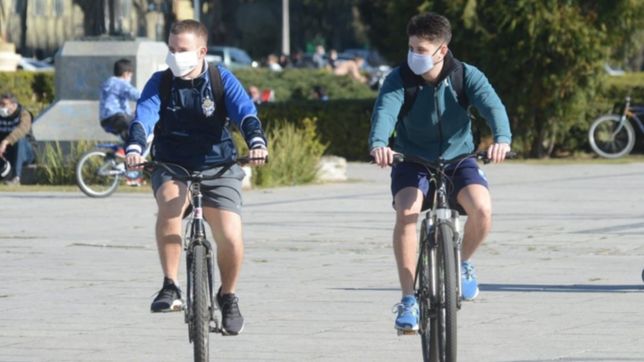 el gobierno pidio reforzar los cuidados evitando gritar, reirse y cantar sin tapaboca