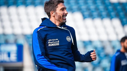 Orfila tuvo su primera vez en el Estadio del Bosque al mando de Gimnasia