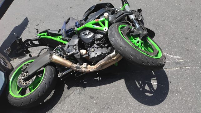 un motociclista murio tras protagonizar un grave accidente con un auto