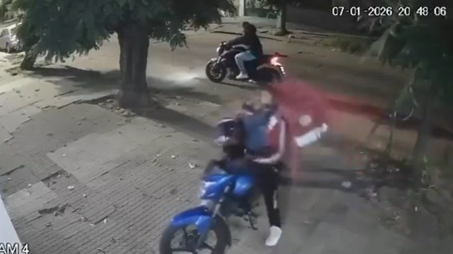 falsos repartidores sorprendieron a un delivery en la plata y le robaron la moto