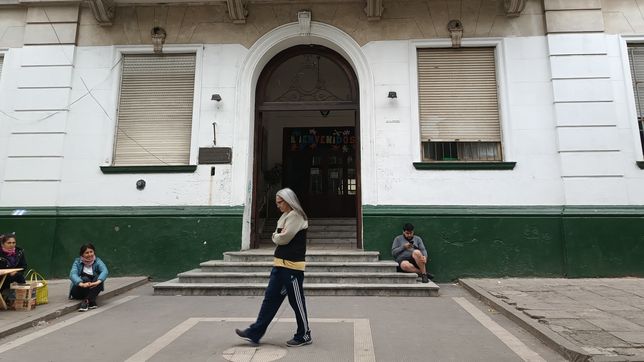 suspendieron las clases en el ex normal 3 para desinfectar contra la meningitis
