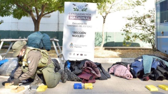 viajaban en micro de salta a la plata con 12 kilos de cocaina y los descubrieron