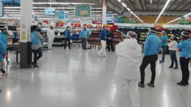 paro y escandalo en walmart por otro caso de coronavirus en el hipermercado de la plata
