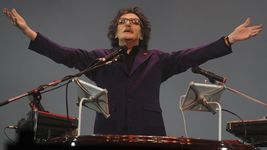 casa metro celebrara el cumpleanos de charly garcia con un espectaculo musical para toda la familia