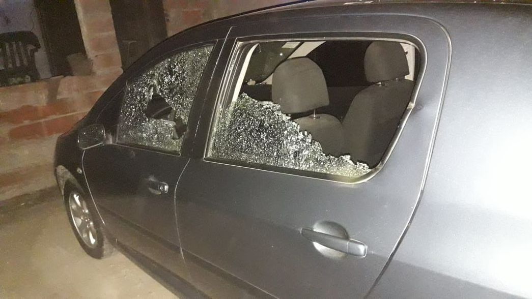 Berisso: atacó el auto de su padrastro a fierrazos