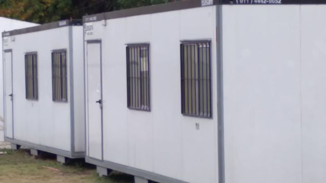 denuncian que una escuela de la plata funciona con aulas containers y sin pizarrones