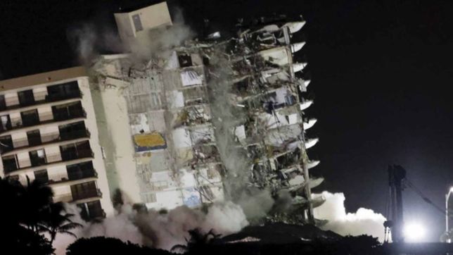 video: asi demolieron la parte que quedaba del enorme edificio en miami