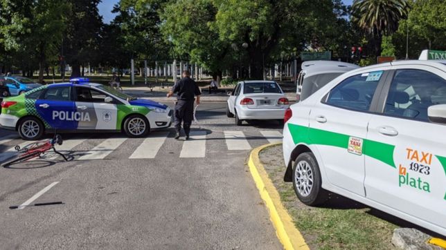 increible accidente: chocaron un camion de la municipalidad, un auto, un taxi y una bici