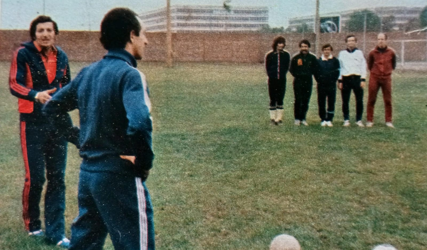 Conigliaro (buzo rojinegro), uno de los primeros docentes de ATFA.