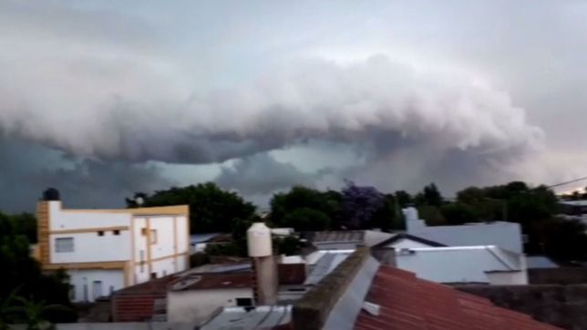 vecinos filmaron la tormenta mientras llegaba y sacudia a toda a la plata y la region