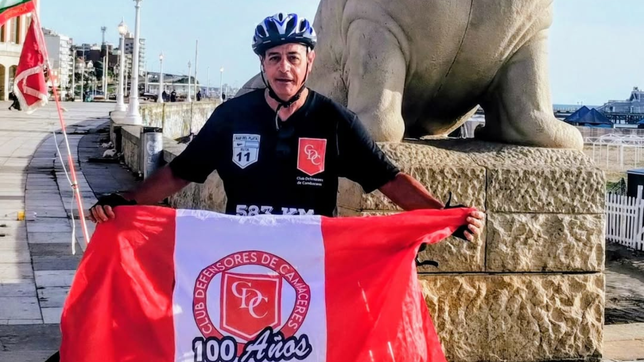 tiene 61 anos, es de ensenada y pedaleo 600 kilometros para homenajear a cambaceres