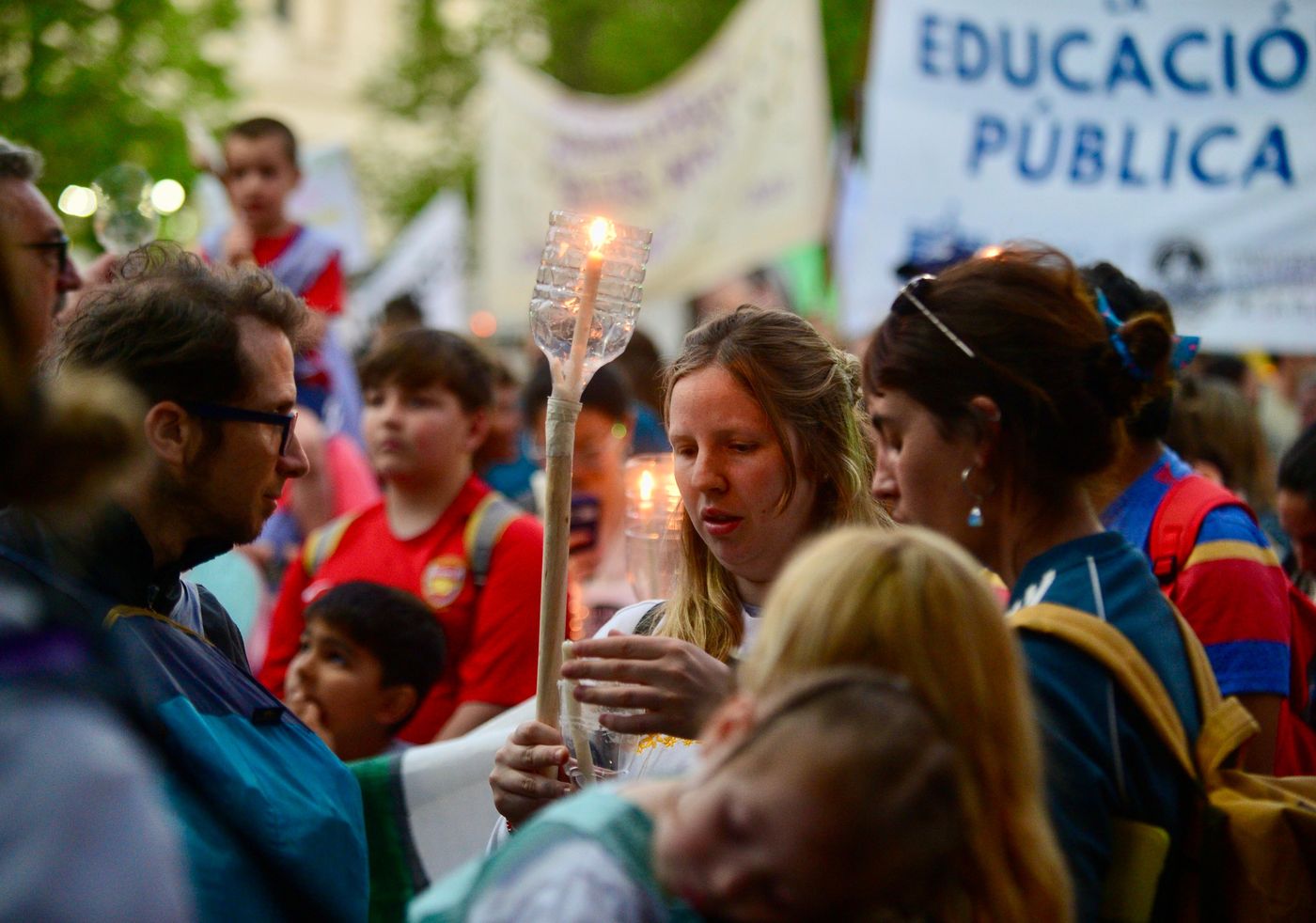 Marcha de antorchas de la UNLP (7).jpeg