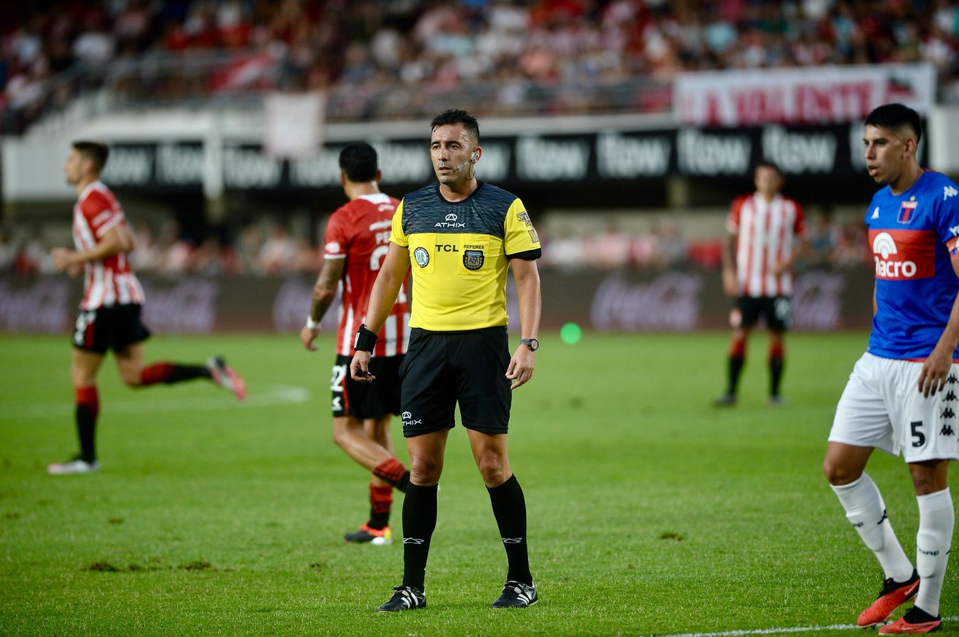 Estudiantes Tigre Luis Lobo Medina árbitro.jfif