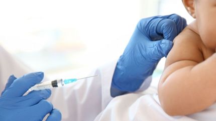 Nenas y nenes de entre 6 meses y 2 años deberán vacunarse contra la gripe