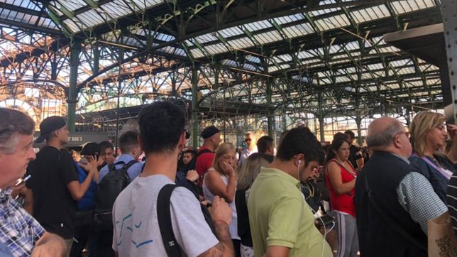 cancelaciones, demoras y caos en el tren roca por problemas tecnicos en constitucion