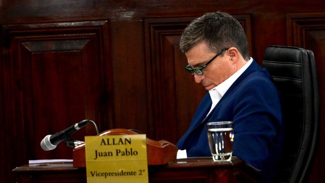 provincia asegura que el concejal allan se dio a la fuga tras el control de alcoholemia