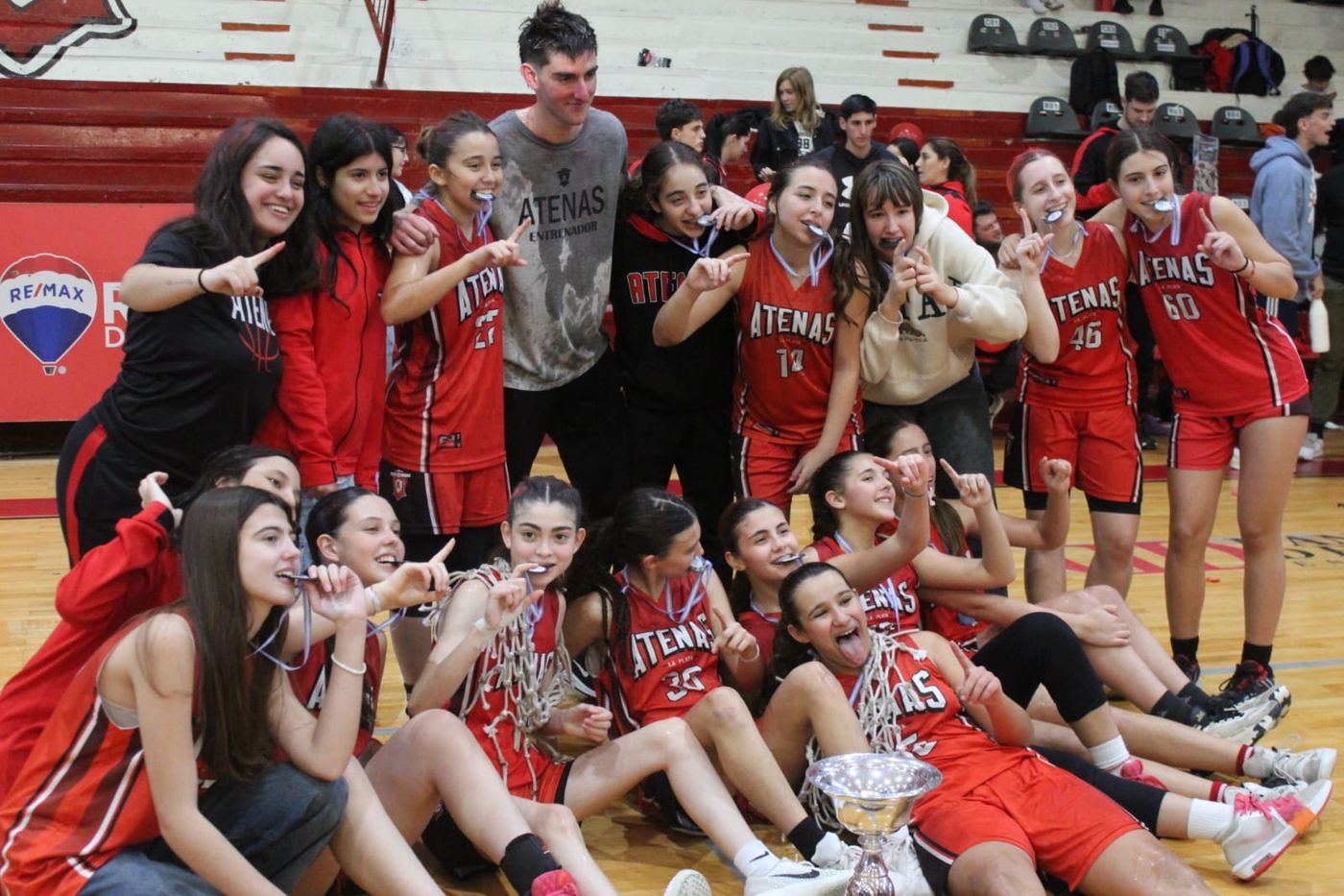 La felicidad del equipo tras la consagración en U15.