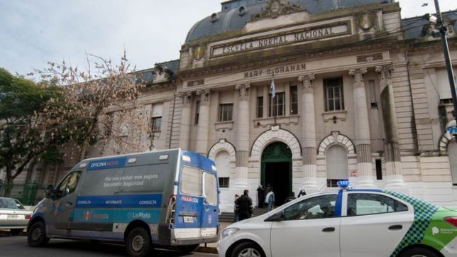 ¿la decision de no evacuar las escuelas soluciona el problema de las amenazas de bomba?