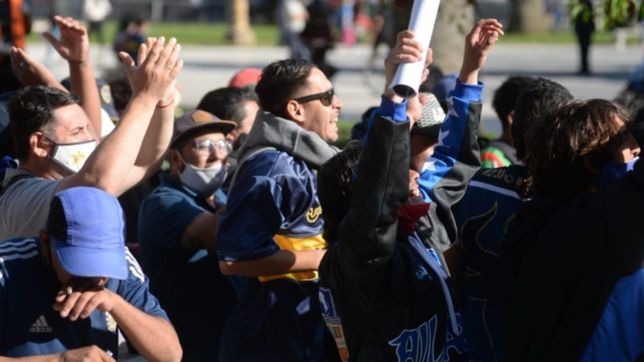 miles de personas despiden a diego maradona en casa rosada