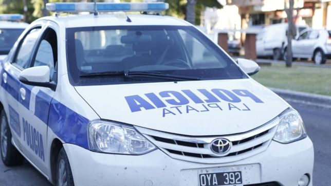 dos motochorros tiraron a una mujer de la bicicleta para robarle y termino en el hospital