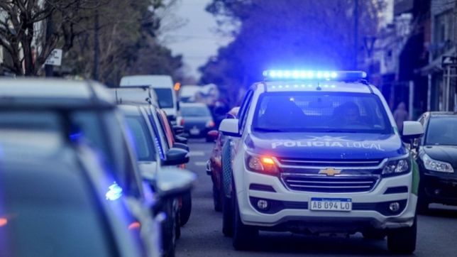 salvaje robo en la plata: amenazaron con matar a un joven, le sacaron la moto y escaparon