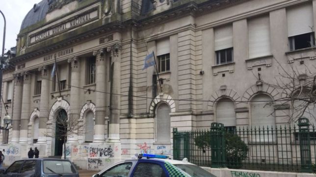 ola de amenazas de bomba en escuelas: allanaron casas en la region