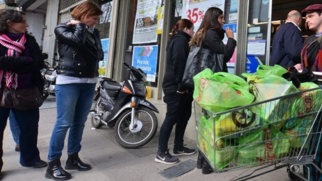vuelven los supermiercoles con descuentos de los bancos provincia y nacion
