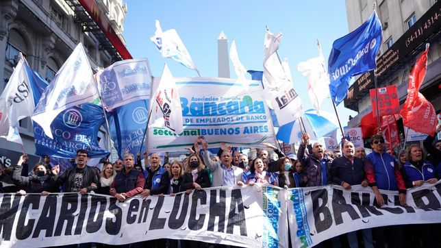 el duro mensaje de la asociacion bancaria tras el dnu de javier milei