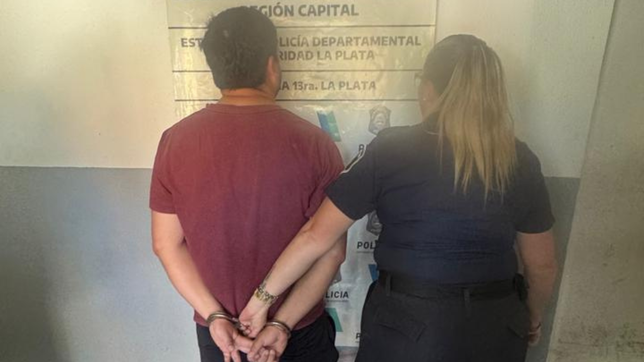 otro detenido durante las elecciones en la plata: fue a votar con un pedido de captura y termino arrestado