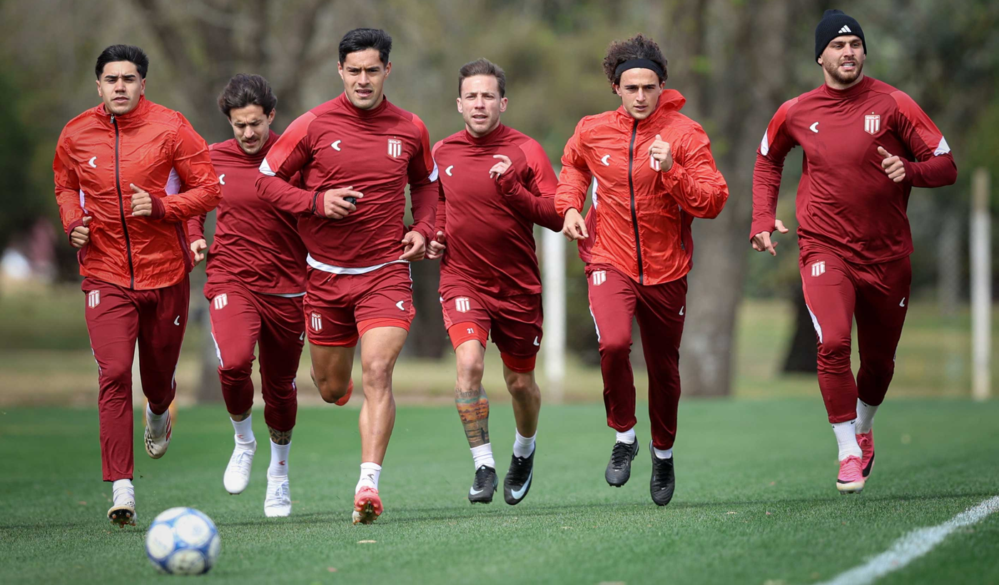 Estudiantes entrena en City Bell antes del viaje a Santiago del Estero.