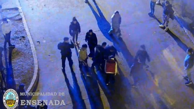 video: dos mujeres se pelearon en la calle y hubo una batahola que termino con detenidos