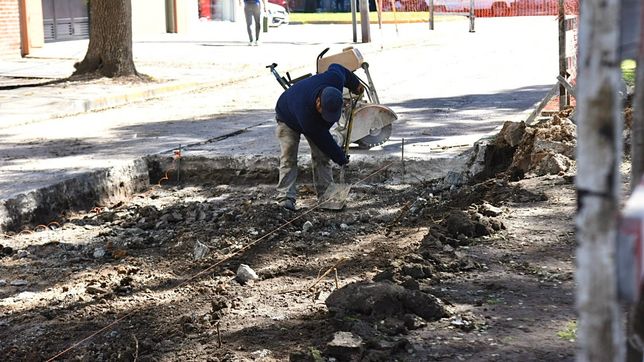 extienden el plan de obras publicas a mas de una decena de barrios de la plata