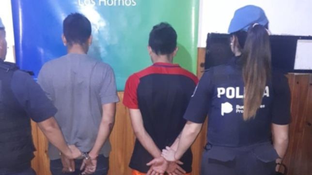 motochorros simularon tener un arma, asaltaron a una chica y cayeron en la plata