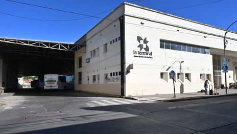Remodelaron y reabrieron los baños públicos de la Terminal tras años de abandono