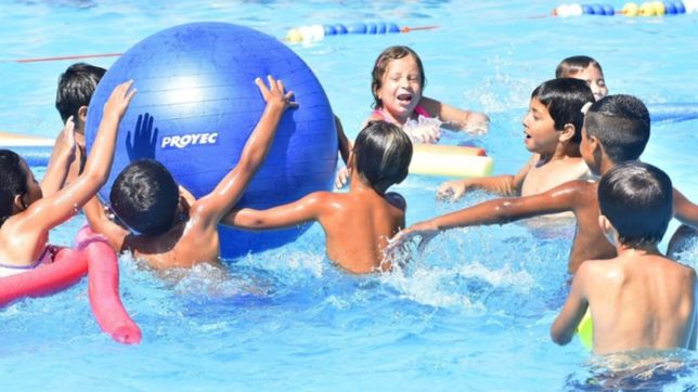 evaluan vacunar a los chicos contra el covid-19 en las colonias de vacaciones