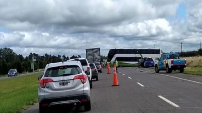 choque y milagro en ruta 2: despisto un micro con 37 pasajeros y no hubo heridos