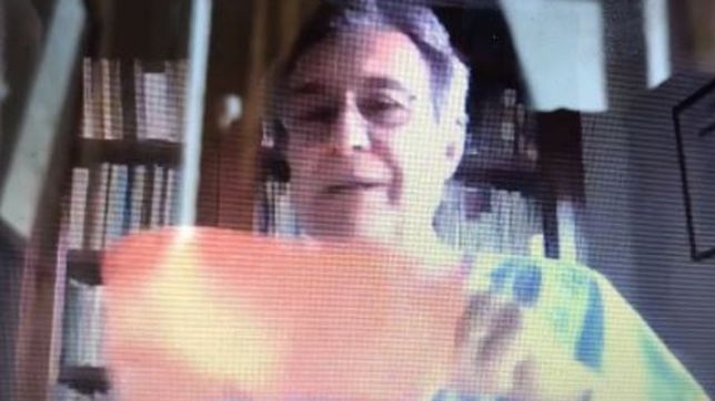 video: un docente de la unlp hizo un truco de magia para explicar una clase por zoom