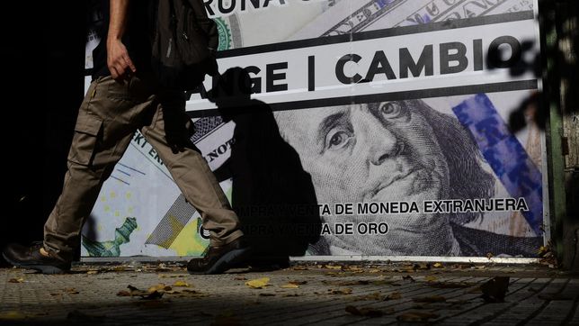 ¿como arranco el dolar en la plata en el primer dia sin cepo?