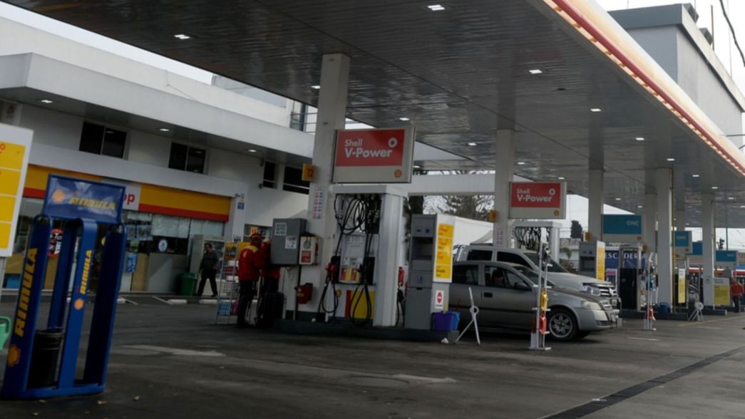 Discutieron en el centro de La Plata y terminaron a las piñas en una estación de servicios