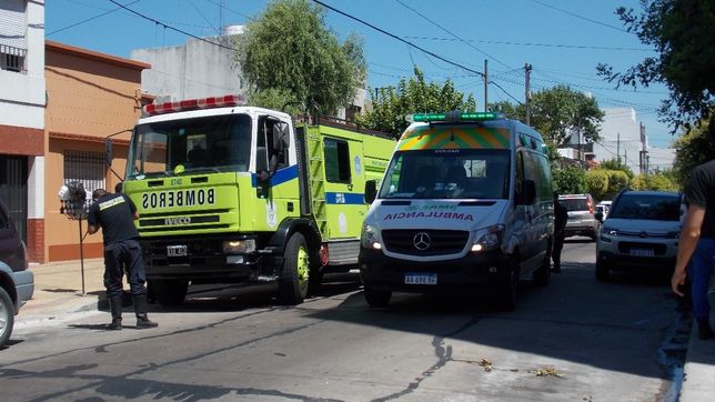 una mujer de 84 anos cayo a un pozo ciego mientras barria su casa y tuvo que ser rescatada