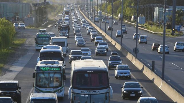 exodo turistico, caos y kilometros de cola en la autopista la plata-buenos aires y ruta 2