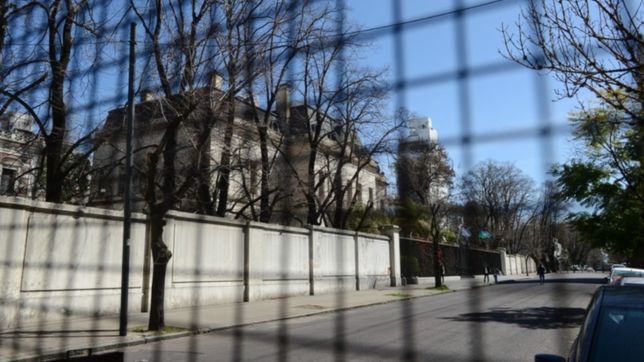 concejales de garro reclaman que kicillof saque la vallas que impiden circular por calle 5