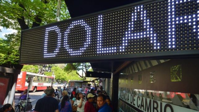 en alerta por el dolar, el directorio del banco central se reune esta noche