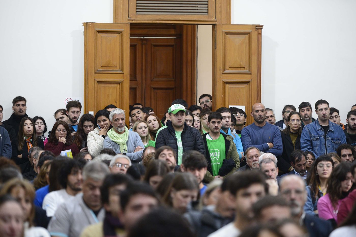 La sala del Consejo Superior colmada, siguió la presentación de Fernando Tauber como candidato a presidente de la UNLP